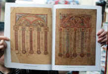 bookofkells5.JPG (29249 bytes)